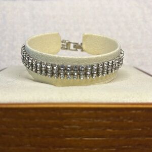 Vintage Silvertone bracelet with 162 sparkly rhinestones, working clasp gorgeous